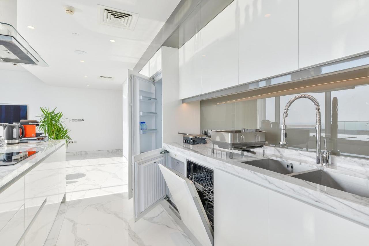Luxe 3 Bedroom Oceanfront Apartment In The Heart Of Bluewaters Island دبي المظهر الخارجي الصورة